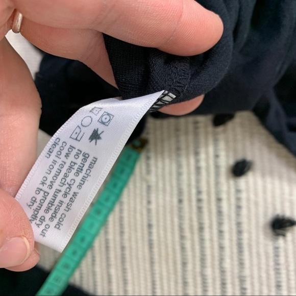 Three Dots Black Embossed V-Neck Long Sleeve shirt Womens M - Picture 8 of 8